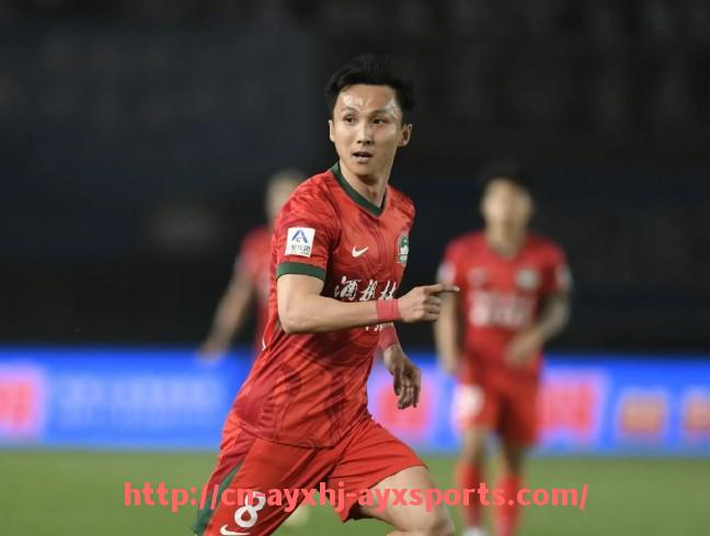 爱游戏体育-火箭队球员詹姆斯·哈登的身高及技术特点介绍