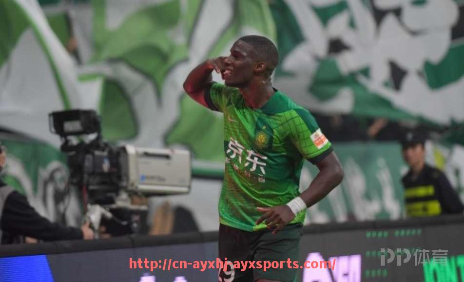 爱游戏体育-足球经理游戏中英超球员头像及角色设计解析