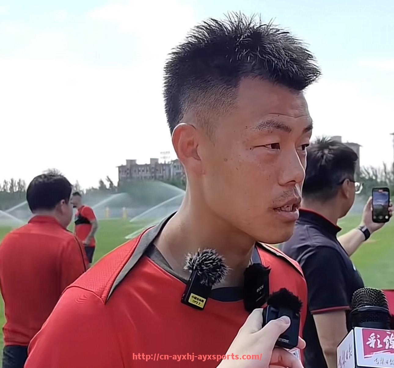 爱游戏体育-鲁能足球队荣获中超联赛第五名的赛季回顾